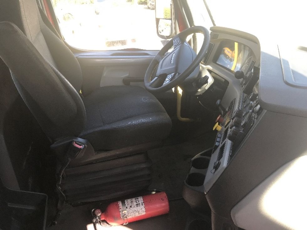 Day Cab Tractor-Heavy Duty Tractors-Freightliner-2019-T12664ST-Auburn-MA-606,988\n\t\tmiles-$ 26,500 - Image 14