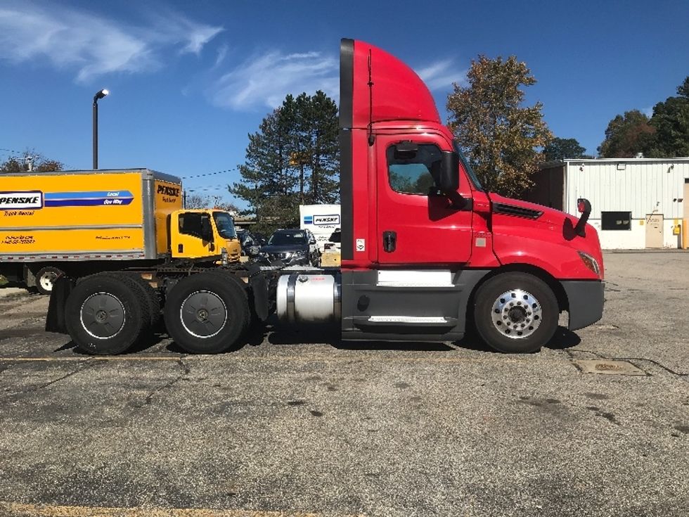 Day Cab Tractor-Heavy Duty Tractors-Freightliner-2019-T12664ST-Auburn-MA-606,988\n\t\tmiles-$ 26,500 - Image 8