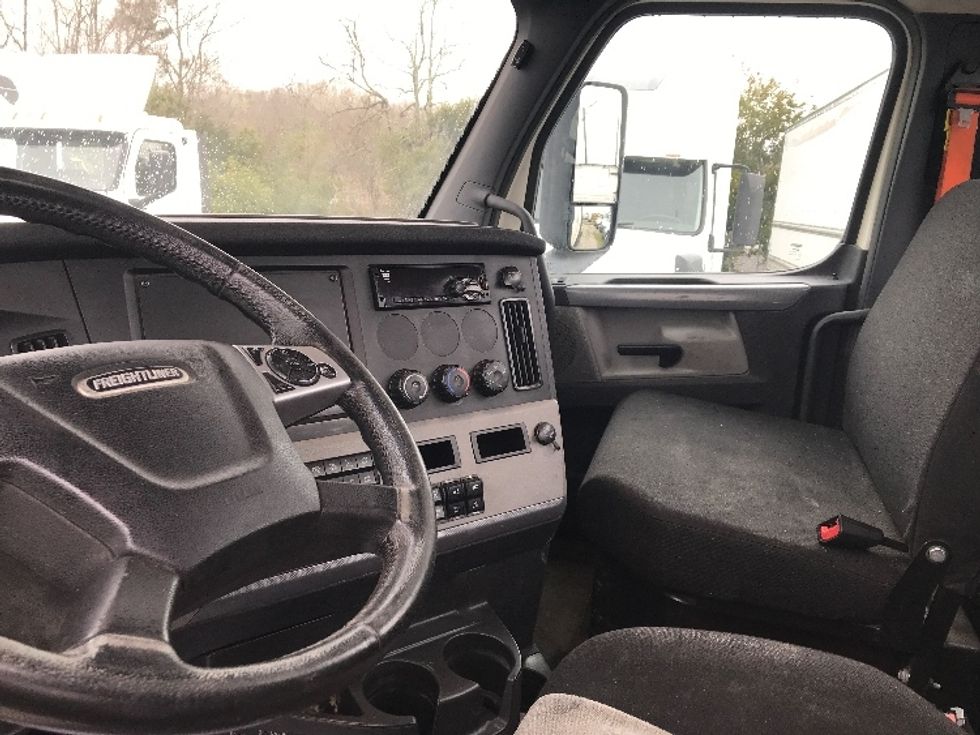 Day Cab Tractor-Heavy Duty Tractors-Freightliner-2019-T12664ST-Augusta-GA-273,960\n\t\tmiles-$ 62,250 - Image 10