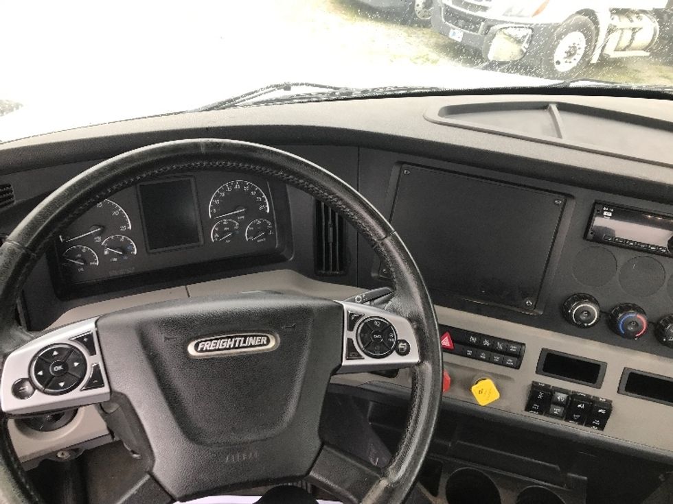 Day Cab Tractor-Heavy Duty Tractors-Freightliner-2019-T12664ST-Augusta-GA-273,960\n\t\tmiles-$ 62,250 - Image 11