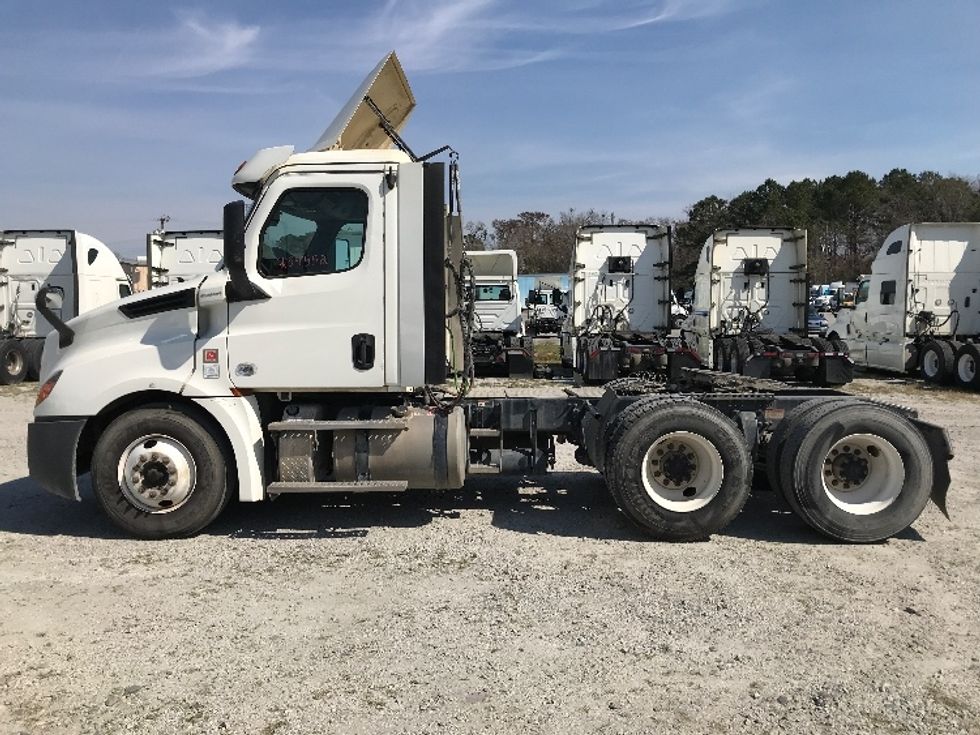 Day Cab Tractor-Heavy Duty Tractors-Freightliner-2019-T12664ST-Augusta-GA-273,960\n\t\tmiles-$ 62,250 - Image 4