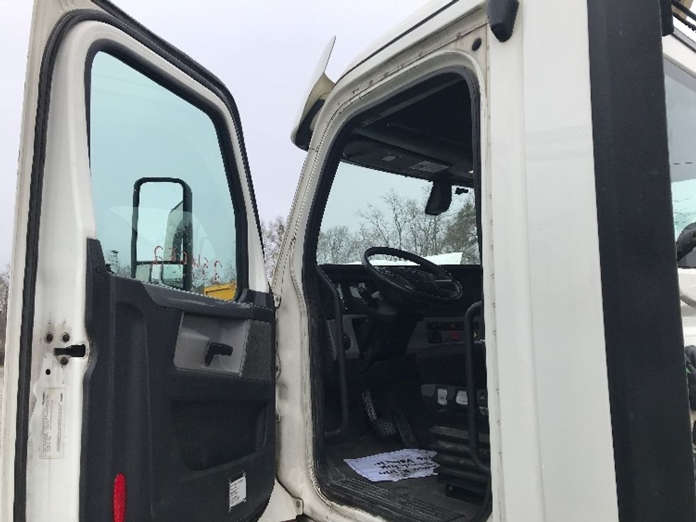 Day Cab Tractor-Heavy Duty Tractors-Freightliner-2019-T12664ST-Augusta-GA-273,960\n\t\tmiles-$ 62,250 - Image 9