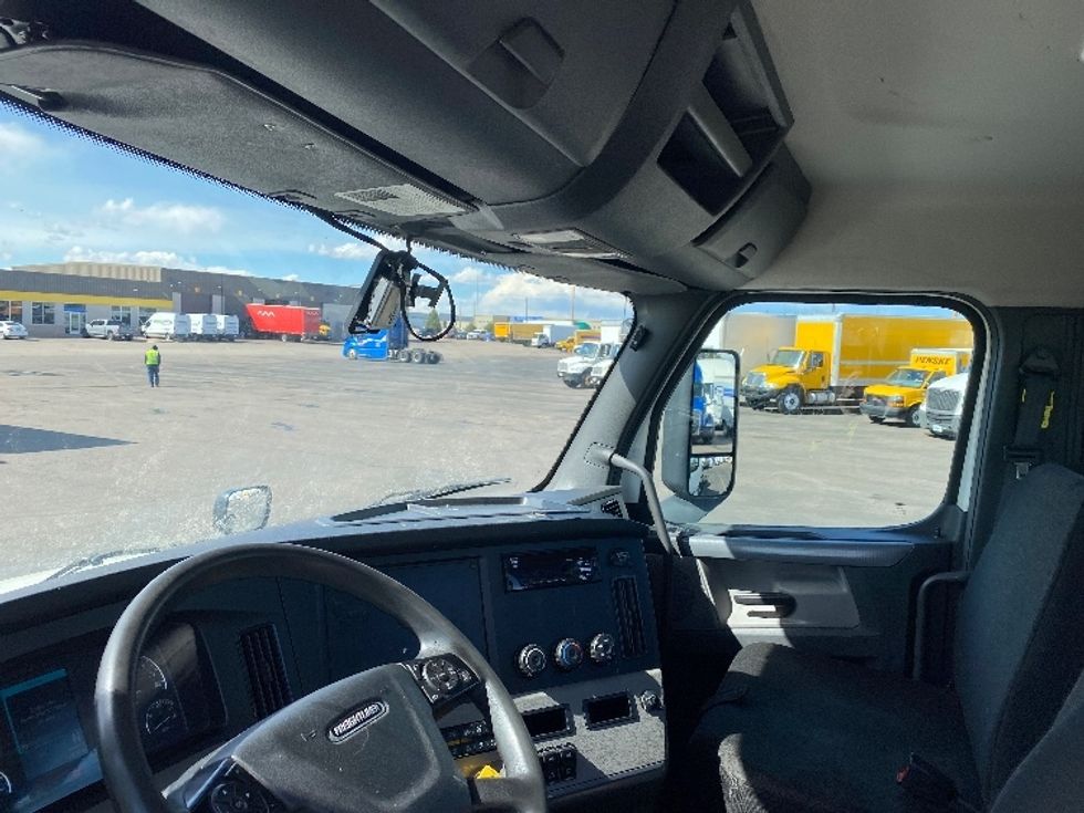 Day Cab Tractor-Heavy Duty Tractors-Freightliner-2019-T12664ST-Aurora-CO-323,014\n\t\tmiles-$ 55,500 - Image 10