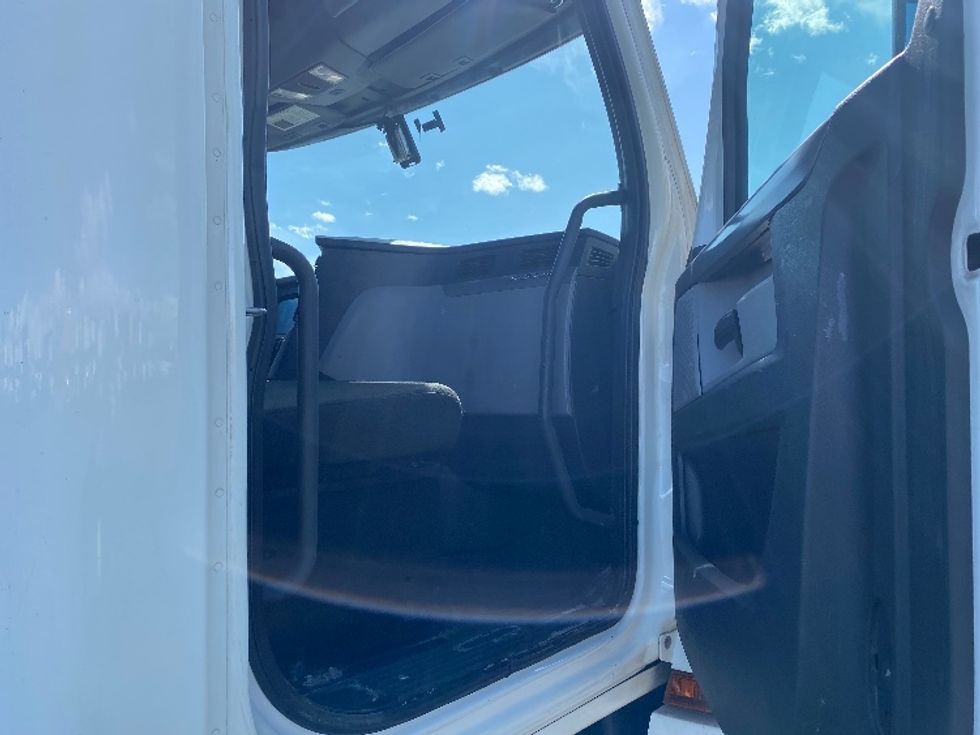 Day Cab Tractor-Heavy Duty Tractors-Freightliner-2019-T12664ST-Aurora-CO-323,014\n\t\tmiles-$ 55,500 - Image 12