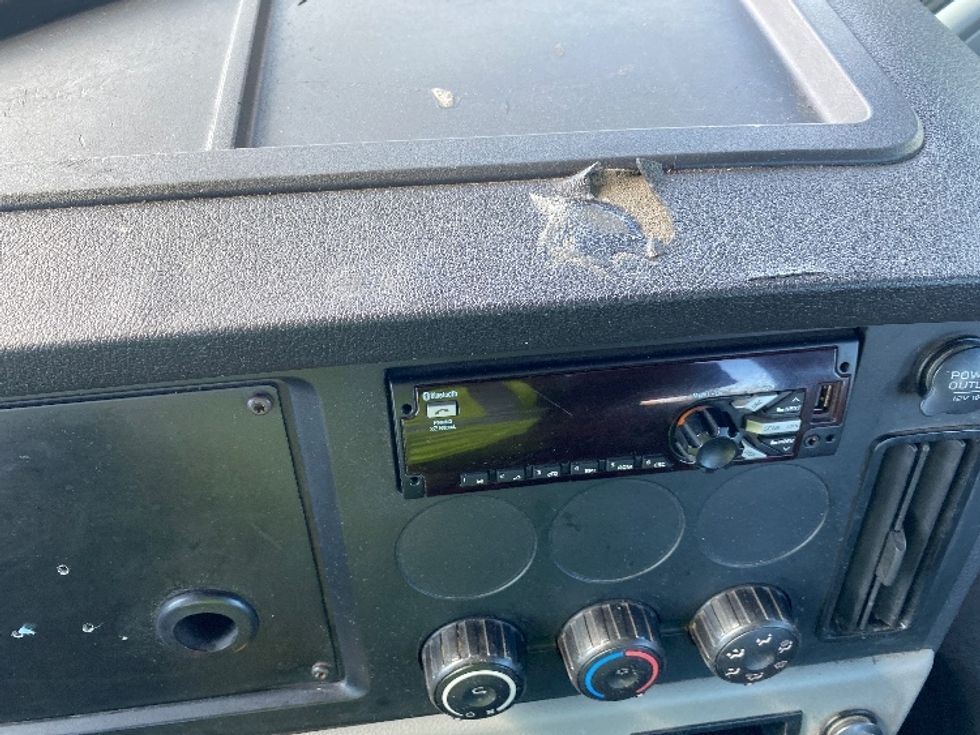 Day Cab Tractor-Heavy Duty Tractors-Freightliner-2019-T12664ST-Aurora-CO-323,014\n\t\tmiles-$ 55,500 - Image 17