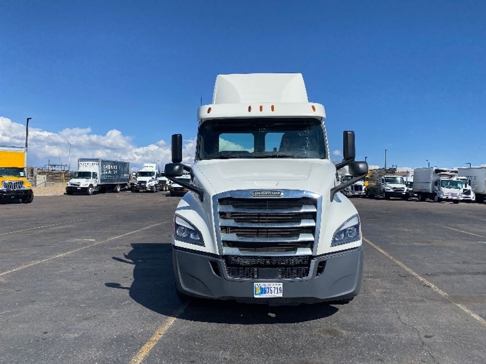 Day Cab Tractor-Heavy Duty Tractors-Freightliner-2019-T12664ST-Aurora-CO-323,014\n\t\tmiles-$ 55,500 - Image 2