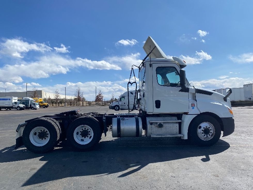 Day Cab Tractor-Heavy Duty Tractors-Freightliner-2019-T12664ST-Aurora-CO-323,014\n\t\tmiles-$ 55,500 - Image 8