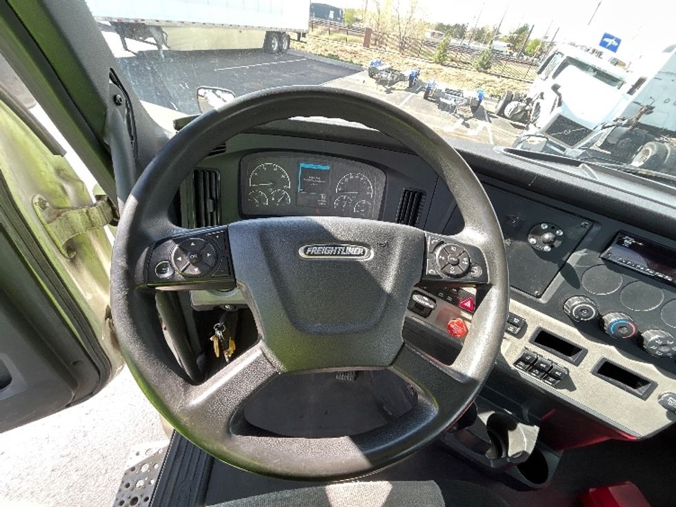 Day Cab Tractor-Heavy Duty Tractors-Freightliner-2019-T12664ST-Aurora-CO-344,461\n\t\tmiles-$ 50,250 - Image 11