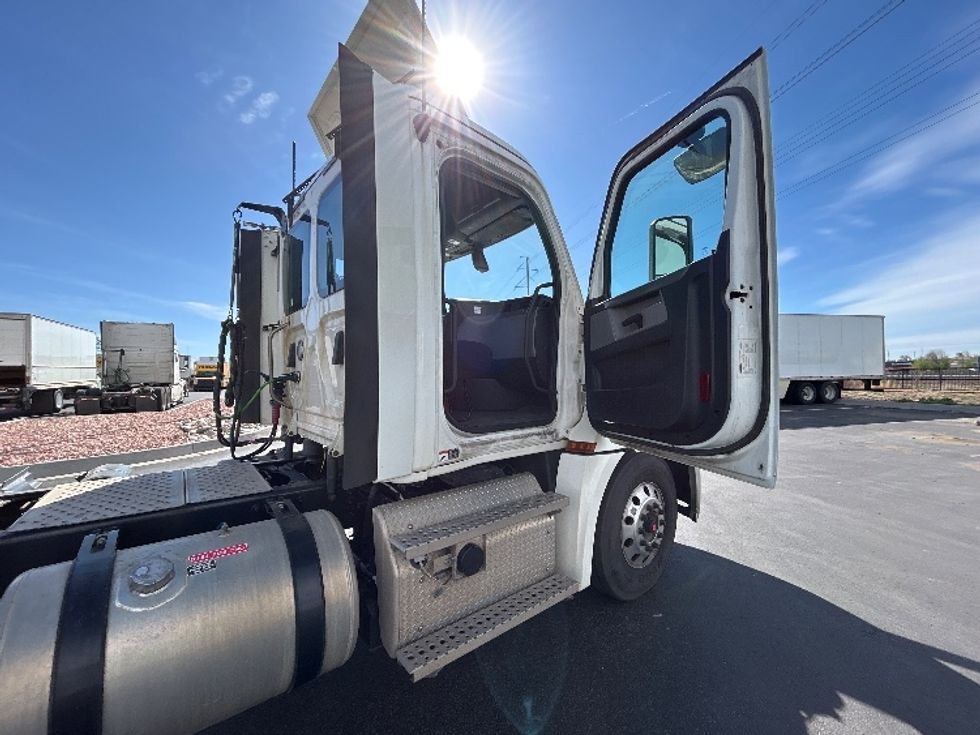 Day Cab Tractor-Heavy Duty Tractors-Freightliner-2019-T12664ST-Aurora-CO-344,461\n\t\tmiles-$ 50,250 - Image 12
