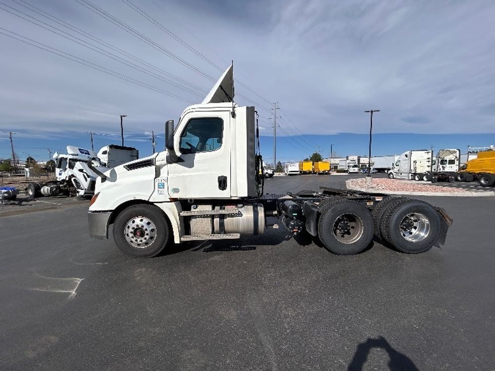 Day Cab Tractor-Heavy Duty Tractors-Freightliner-2019-T12664ST-Aurora-CO-344,461\n\t\tmiles-$ 50,250 - Image 4