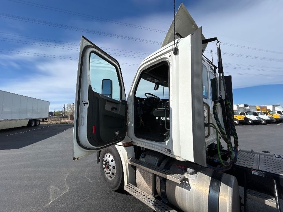 Day Cab Tractor-Heavy Duty Tractors-Freightliner-2019-T12664ST-Aurora-CO-344,461\n\t\tmiles-$ 50,250 - Image 9