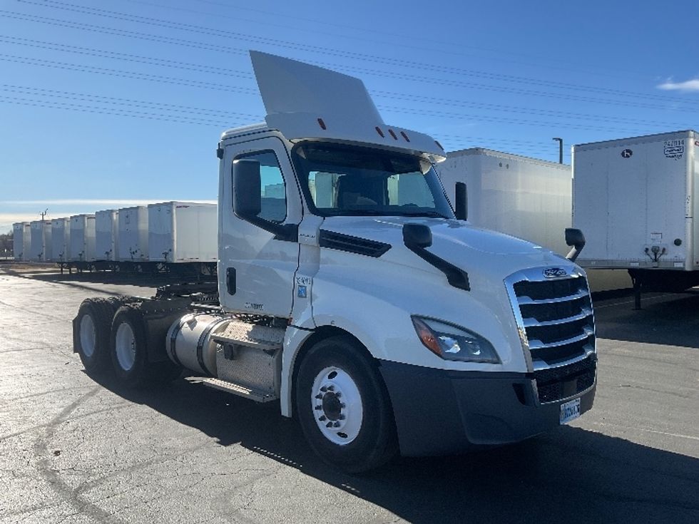 Day Cab Tractor-Heavy Duty Tractors-Freightliner-2019-T12664ST-Aurora-CO-96,268\n\t\tmiles-$ 65,250 - Image 1