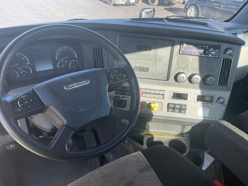 Day Cab Tractor-Heavy Duty Tractors-Freightliner-2019-T12664ST-Aurora-CO-96,268\n\t\tmiles-$ 65,250 - Image 11