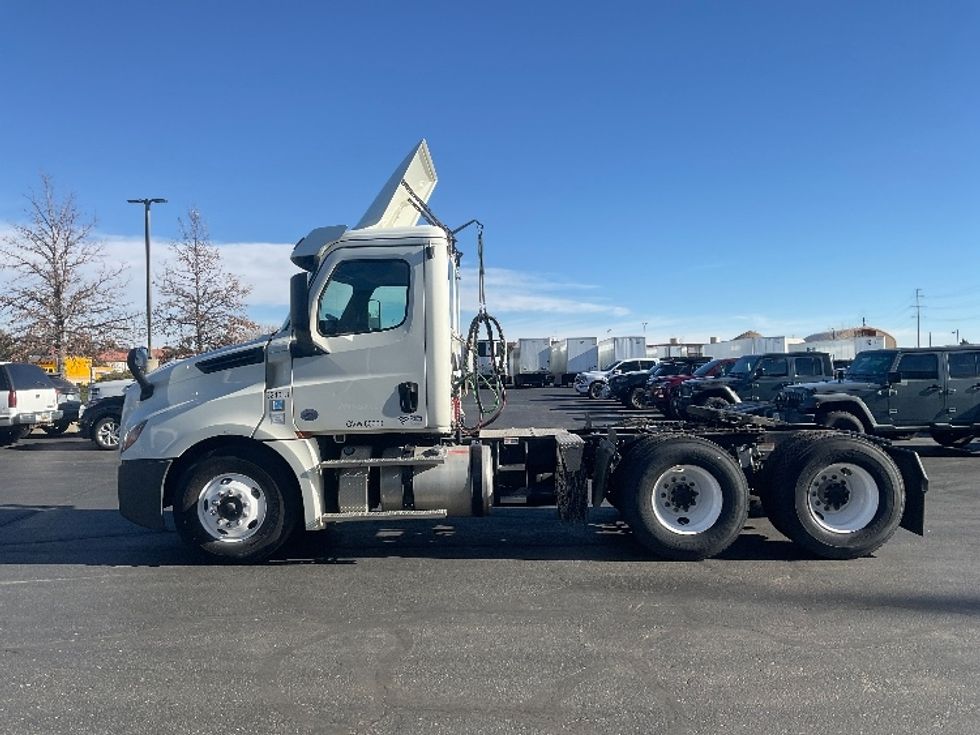 Day Cab Tractor-Heavy Duty Tractors-Freightliner-2019-T12664ST-Aurora-CO-96,268\n\t\tmiles-$ 65,250 - Image 4