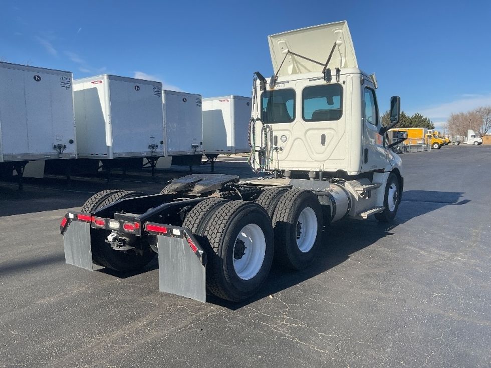 Day Cab Tractor-Heavy Duty Tractors-Freightliner-2019-T12664ST-Aurora-CO-96,268\n\t\tmiles-$ 65,250 - Image 7