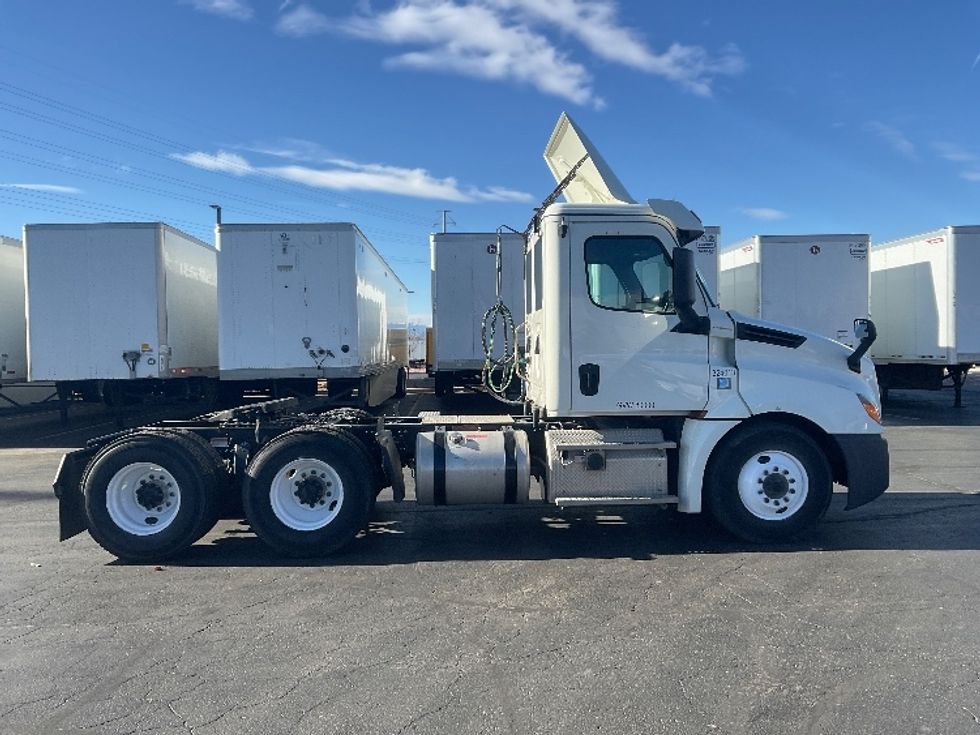 Day Cab Tractor-Heavy Duty Tractors-Freightliner-2019-T12664ST-Aurora-CO-96,268\n\t\tmiles-$ 65,250 - Image 8