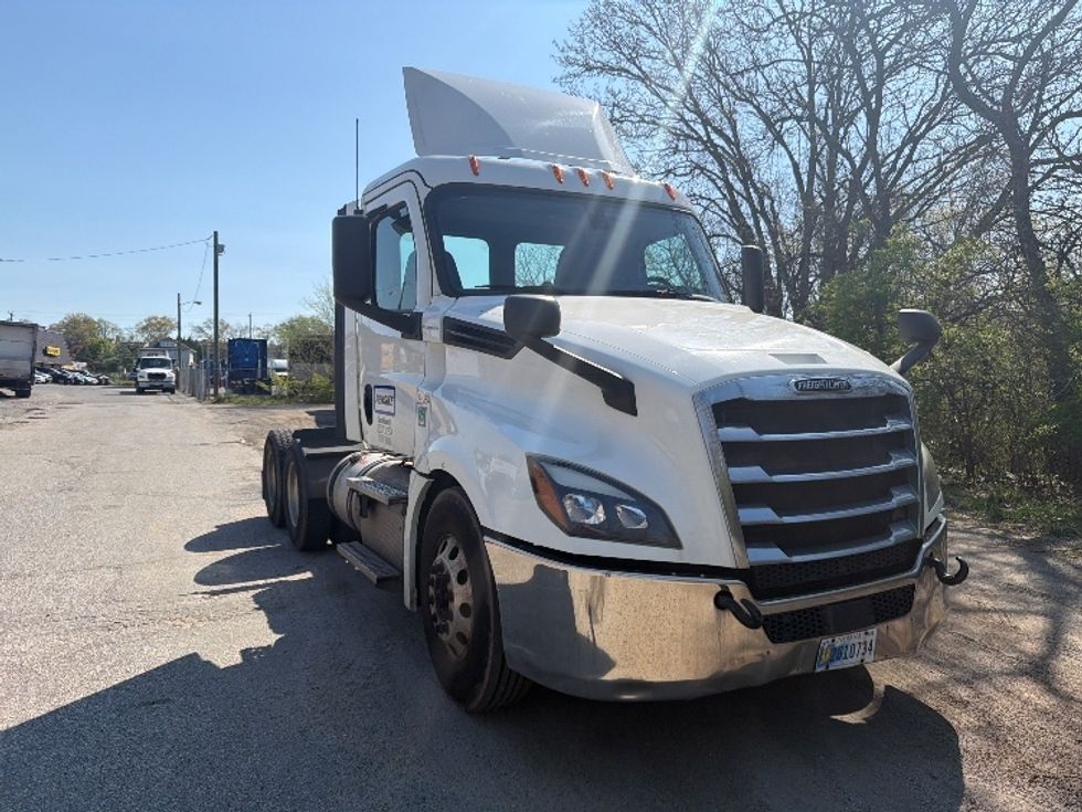 Day Cab Tractor-Heavy Duty Tractors-Freightliner-2019-T12664ST-Baltimore-MD-258,097\n\t\tmiles-$ 43,000 - Image 1
