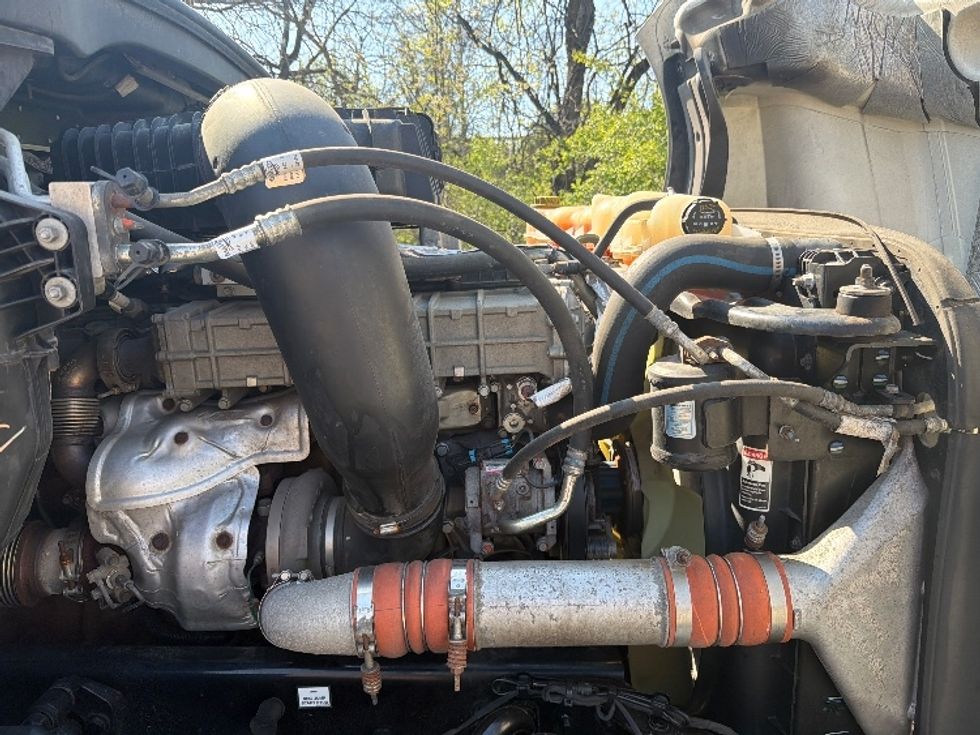 Day Cab Tractor-Heavy Duty Tractors-Freightliner-2019-T12664ST-Baltimore-MD-258,097\n\t\tmiles-$ 43,000 - Image 15