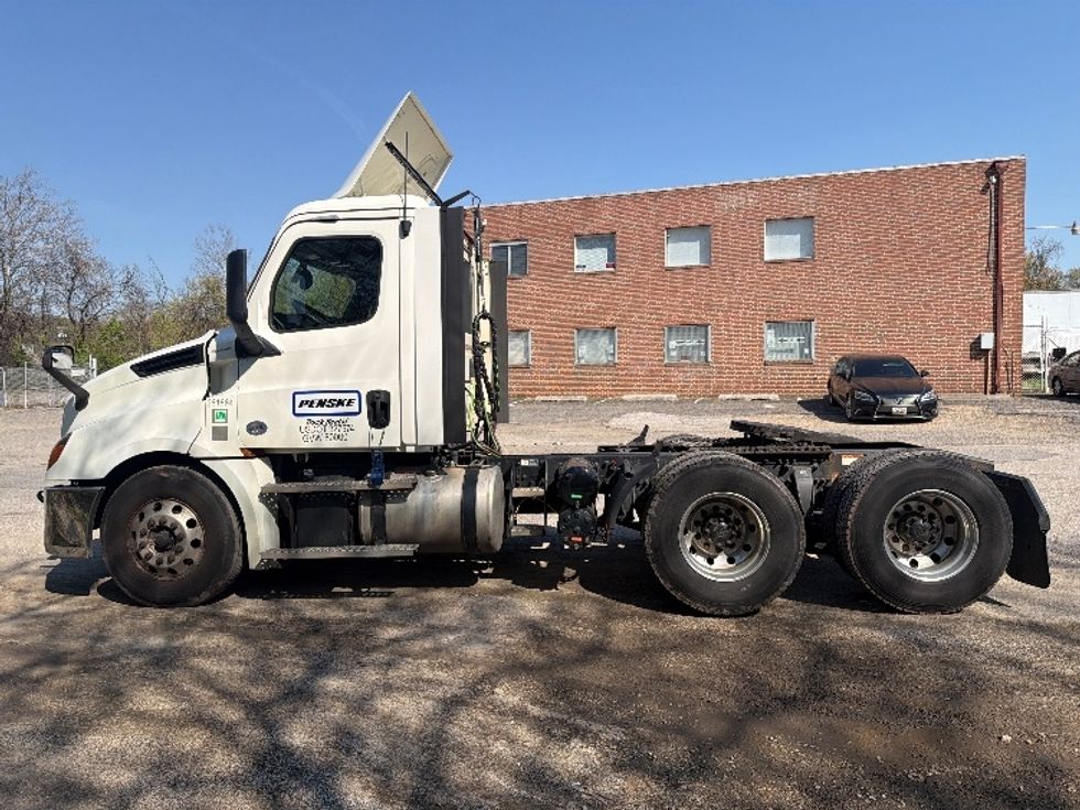 Day Cab Tractor-Heavy Duty Tractors-Freightliner-2019-T12664ST-Baltimore-MD-258,097\n\t\tmiles-$ 43,000 - Image 4