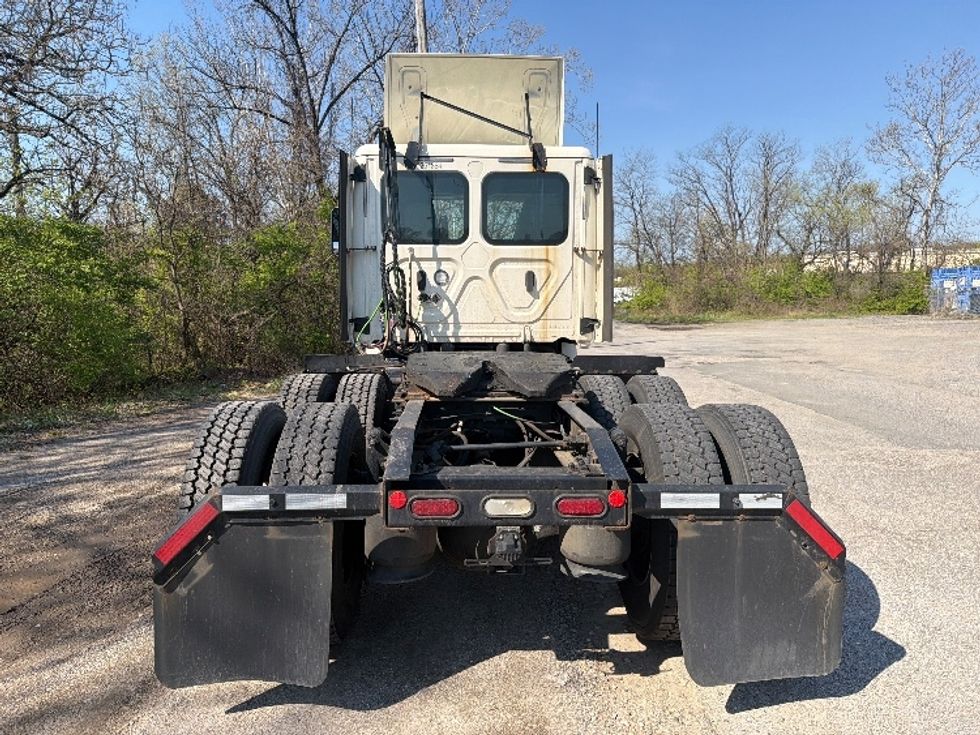 Day Cab Tractor-Heavy Duty Tractors-Freightliner-2019-T12664ST-Baltimore-MD-258,097\n\t\tmiles-$ 43,000 - Image 6