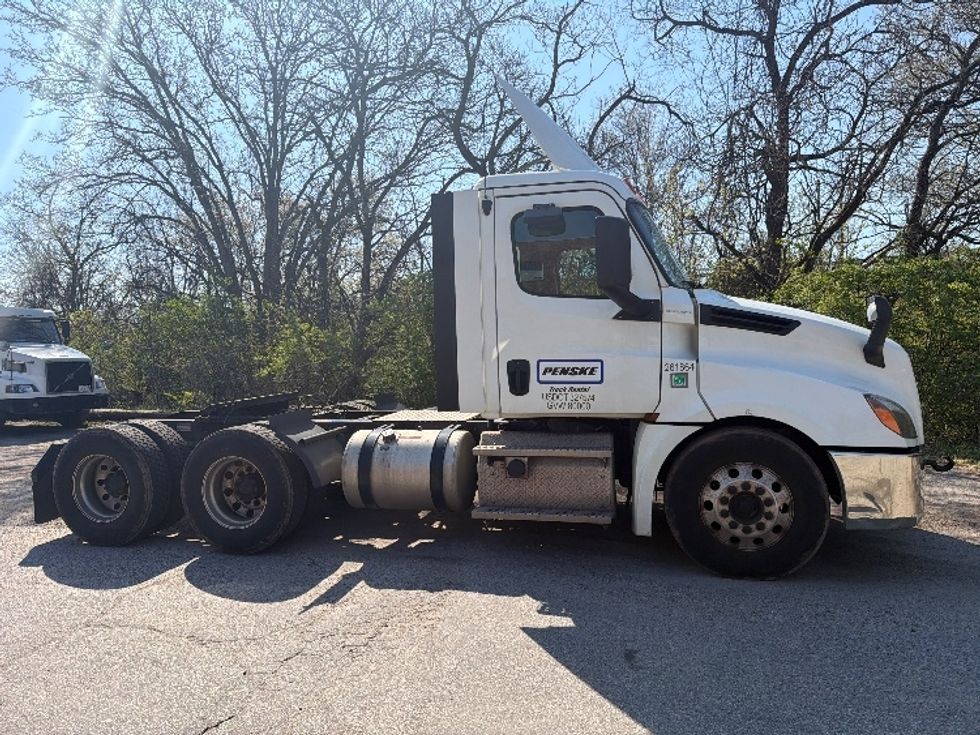 Day Cab Tractor-Heavy Duty Tractors-Freightliner-2019-T12664ST-Baltimore-MD-258,097\n\t\tmiles-$ 43,000 - Image 8