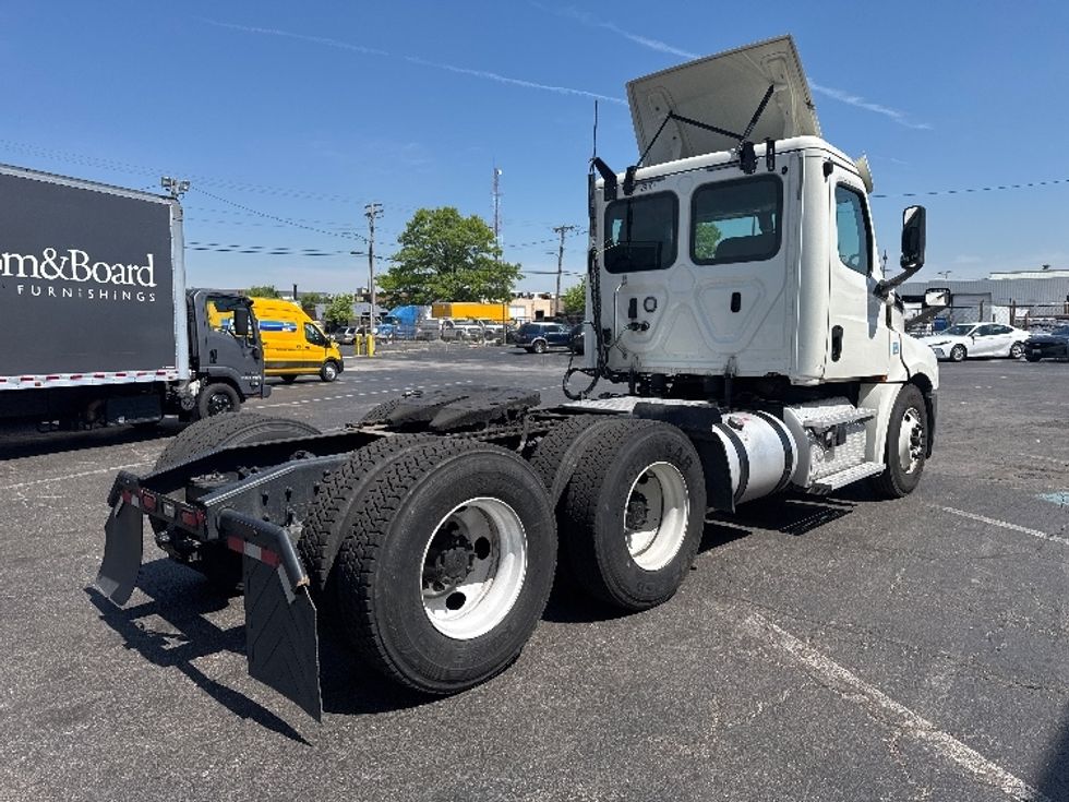 Day Cab Tractor-Heavy Duty Tractors-Freightliner-2019-T12664ST-Baltimore-MD-286,576\n\t\tmiles-$ 46,750 - Image 7