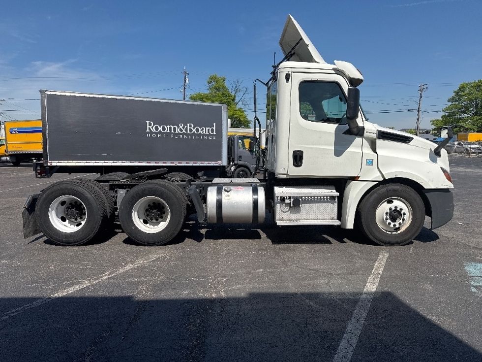 Day Cab Tractor-Heavy Duty Tractors-Freightliner-2019-T12664ST-Baltimore-MD-286,576\n\t\tmiles-$ 46,750 - Image 8