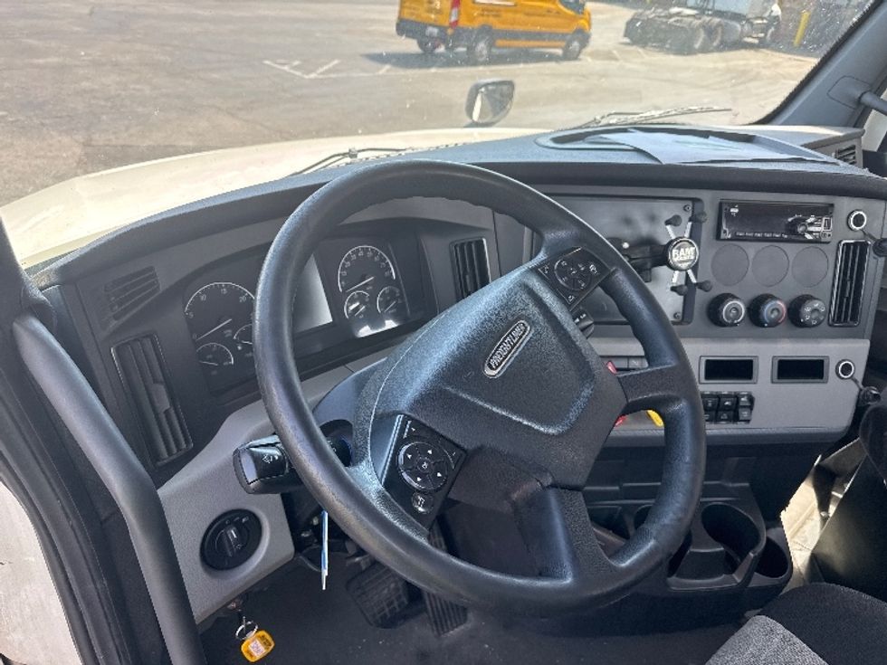 Day Cab Tractor-Heavy Duty Tractors-Freightliner-2019-T12664ST-Baltimore-MD-295,889\n\t\tmiles-$ 38,500 - Image 10