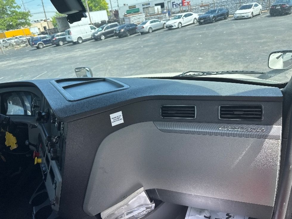 Day Cab Tractor-Heavy Duty Tractors-Freightliner-2019-T12664ST-Baltimore-MD-295,889\n\t\tmiles-$ 38,500 - Image 13