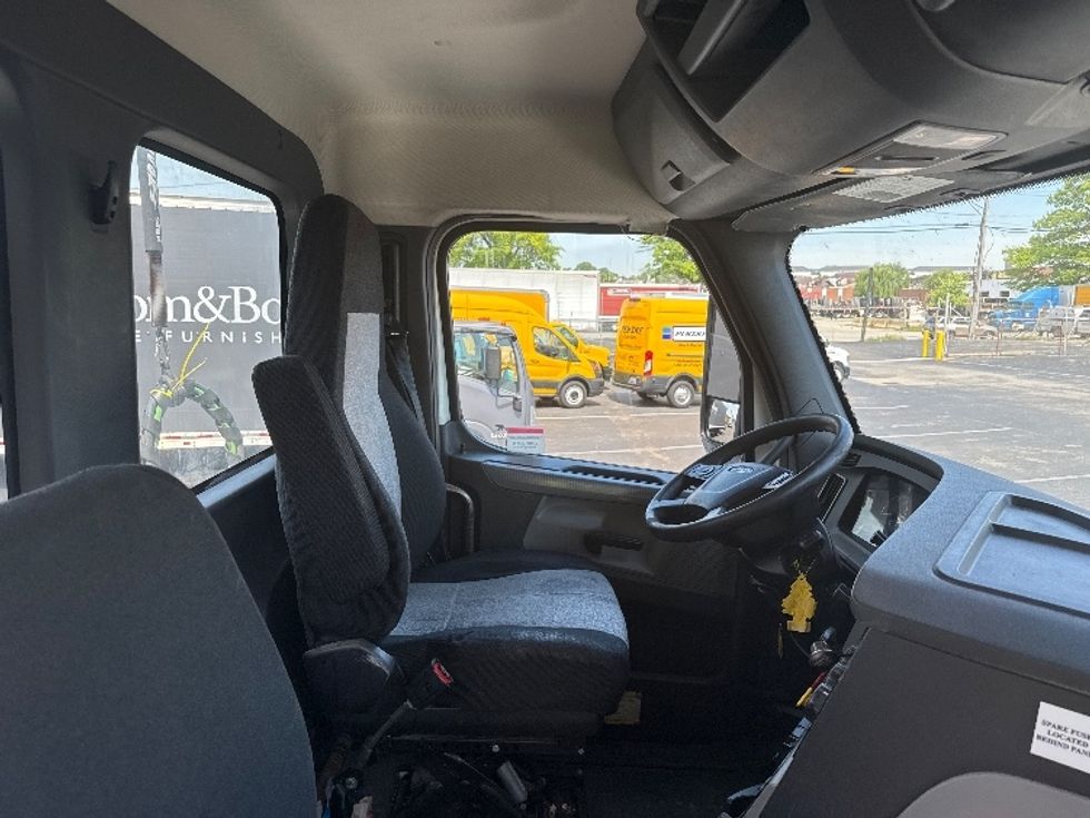 Day Cab Tractor-Heavy Duty Tractors-Freightliner-2019-T12664ST-Baltimore-MD-295,889\n\t\tmiles-$ 38,500 - Image 14