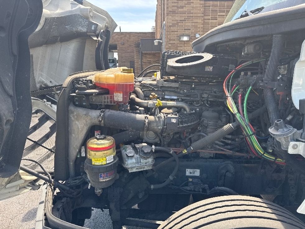 Day Cab Tractor-Heavy Duty Tractors-Freightliner-2019-T12664ST-Baltimore-MD-295,889\n\t\tmiles-$ 38,500 - Image 16
