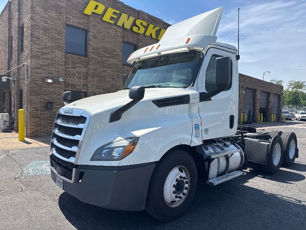 Day Cab Tractor-Heavy Duty Tractors-Freightliner-2019-T12664ST-Baltimore-MD-295,889\n\t\tmiles-$ 38,500 - Image 3