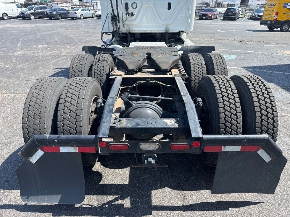 Day Cab Tractor-Heavy Duty Tractors-Freightliner-2019-T12664ST-Baltimore-MD-295,889\n\t\tmiles-$ 38,500 - Image 6