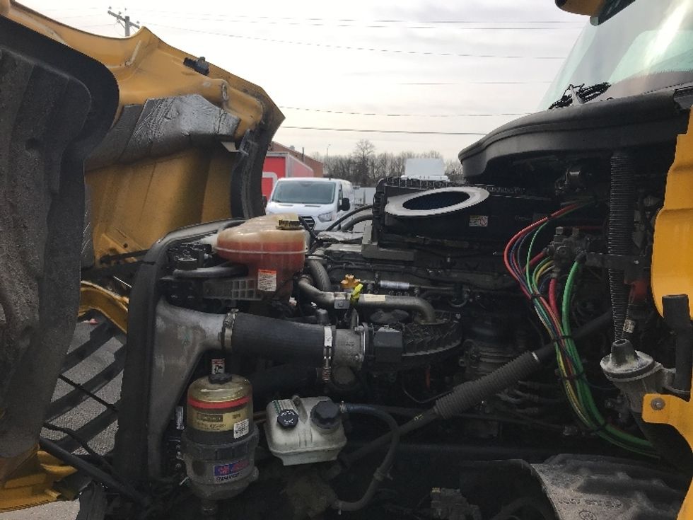 Day Cab Tractor-Heavy Duty Tractors-Freightliner-2019-T12664ST-Baltimore-MD-471,009\n\t\tmiles-$ 42,500 - Image 15