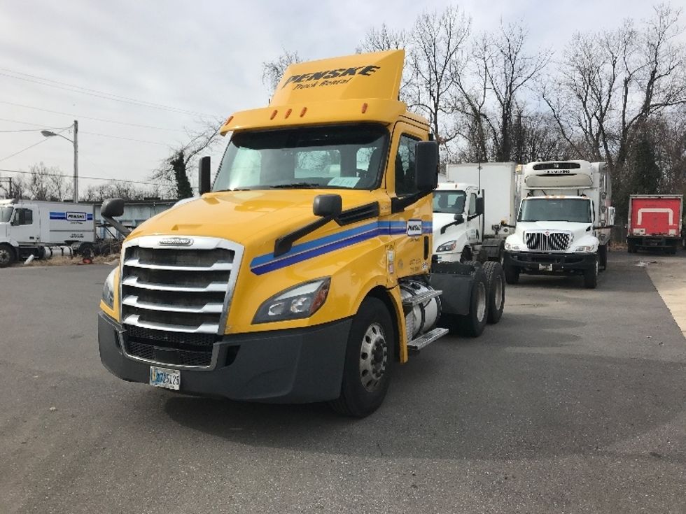Day Cab Tractor-Heavy Duty Tractors-Freightliner-2019-T12664ST-Baltimore-MD-471,009\n\t\tmiles-$ 42,500 - Image 3