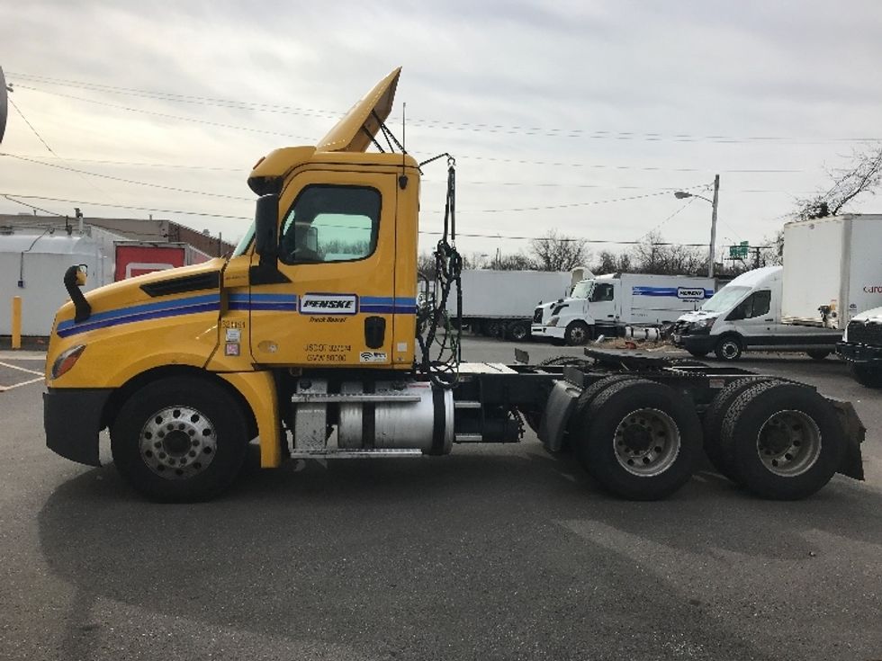 Day Cab Tractor-Heavy Duty Tractors-Freightliner-2019-T12664ST-Baltimore-MD-471,009\n\t\tmiles-$ 42,500 - Image 4