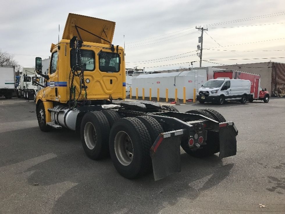 Day Cab Tractor-Heavy Duty Tractors-Freightliner-2019-T12664ST-Baltimore-MD-471,009\n\t\tmiles-$ 42,500 - Image 5