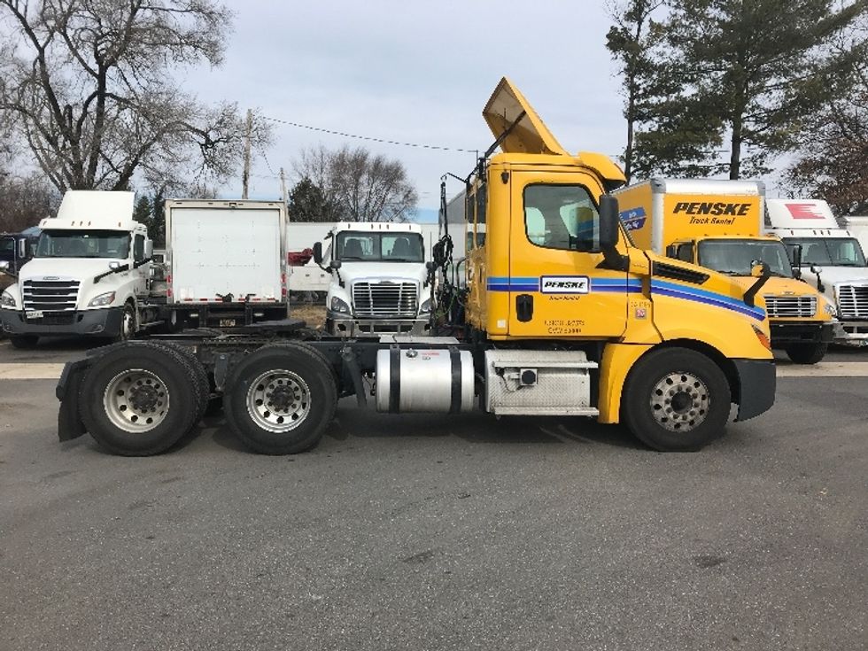 Day Cab Tractor-Heavy Duty Tractors-Freightliner-2019-T12664ST-Baltimore-MD-471,009\n\t\tmiles-$ 42,500 - Image 8