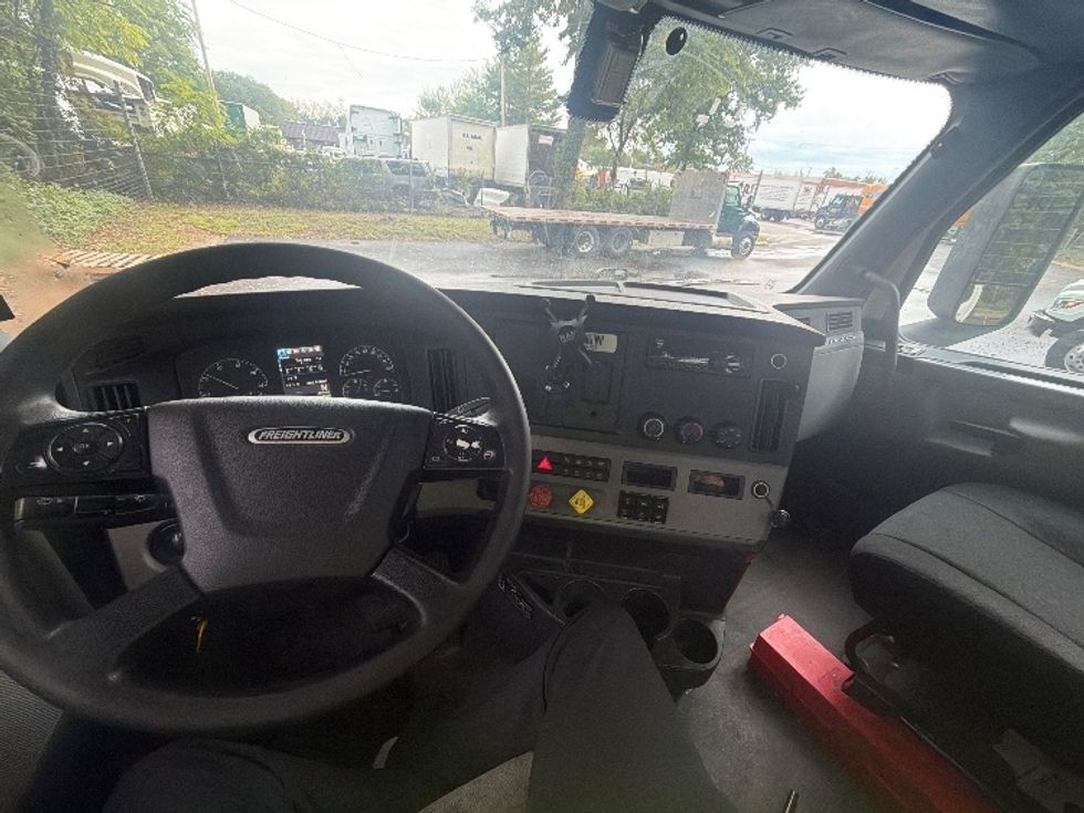Day Cab Tractor-Heavy Duty Tractors-Freightliner-2019-T12664ST-Baltimore-MD-486,868\n\t\tmiles-$ 37,750 - Image 10