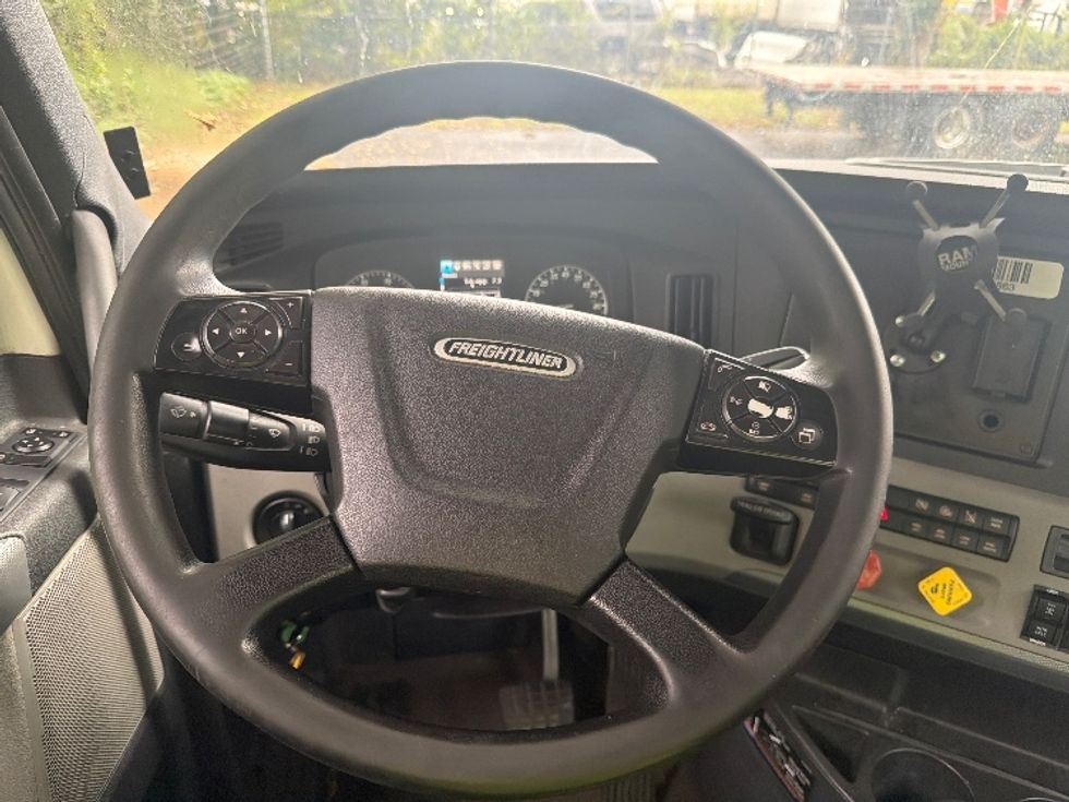 Day Cab Tractor-Heavy Duty Tractors-Freightliner-2019-T12664ST-Baltimore-MD-486,868\n\t\tmiles-$ 37,750 - Image 11