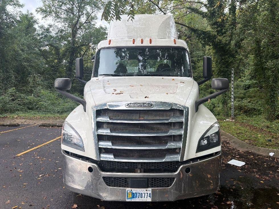 Day Cab Tractor-Heavy Duty Tractors-Freightliner-2019-T12664ST-Baltimore-MD-486,868\n\t\tmiles-$ 37,750 - Image 2