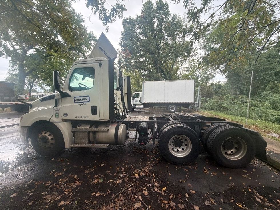 Day Cab Tractor-Heavy Duty Tractors-Freightliner-2019-T12664ST-Baltimore-MD-486,868\n\t\tmiles-$ 37,750 - Image 4