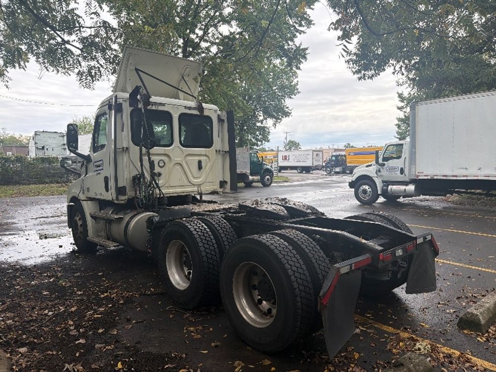 Day Cab Tractor-Heavy Duty Tractors-Freightliner-2019-T12664ST-Baltimore-MD-486,868\n\t\tmiles-$ 37,750 - Image 5