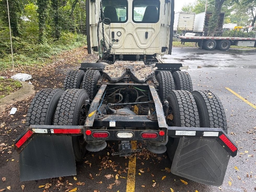 Day Cab Tractor-Heavy Duty Tractors-Freightliner-2019-T12664ST-Baltimore-MD-486,868\n\t\tmiles-$ 37,750 - Image 6