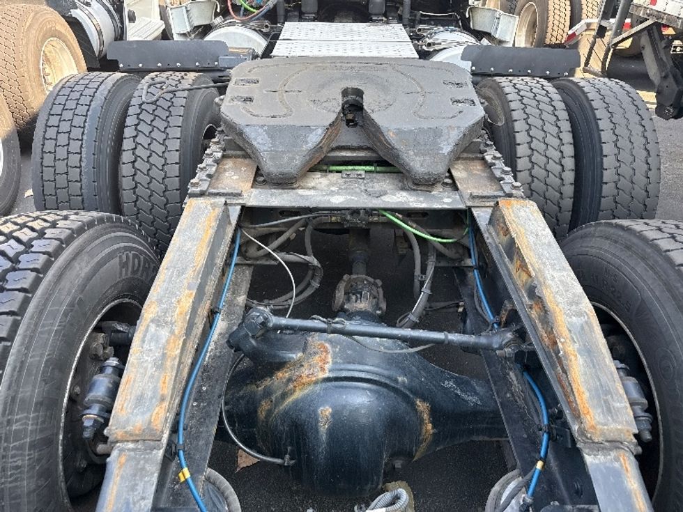 Day Cab Tractor-Heavy Duty Tractors-Freightliner-2019-T12664ST-Baltimore-MD-615,967\n\t\tmiles-$ 30,500 - Image 6