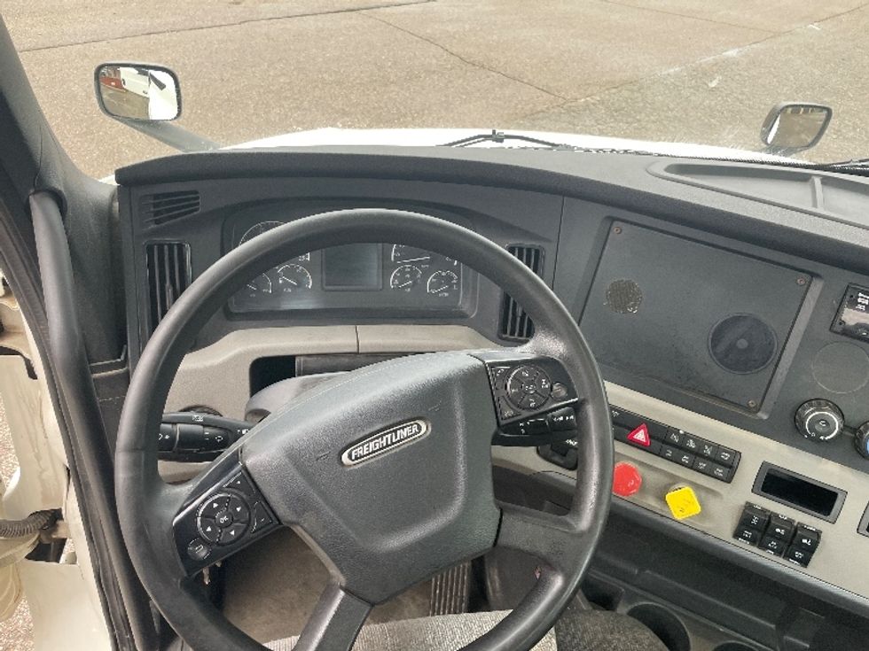 Day Cab Tractor-Heavy Duty Tractors-Freightliner-2019-T12664ST-Battle Creek-MI-411,802\n\t\tmiles-$ 51,250 - Image 11