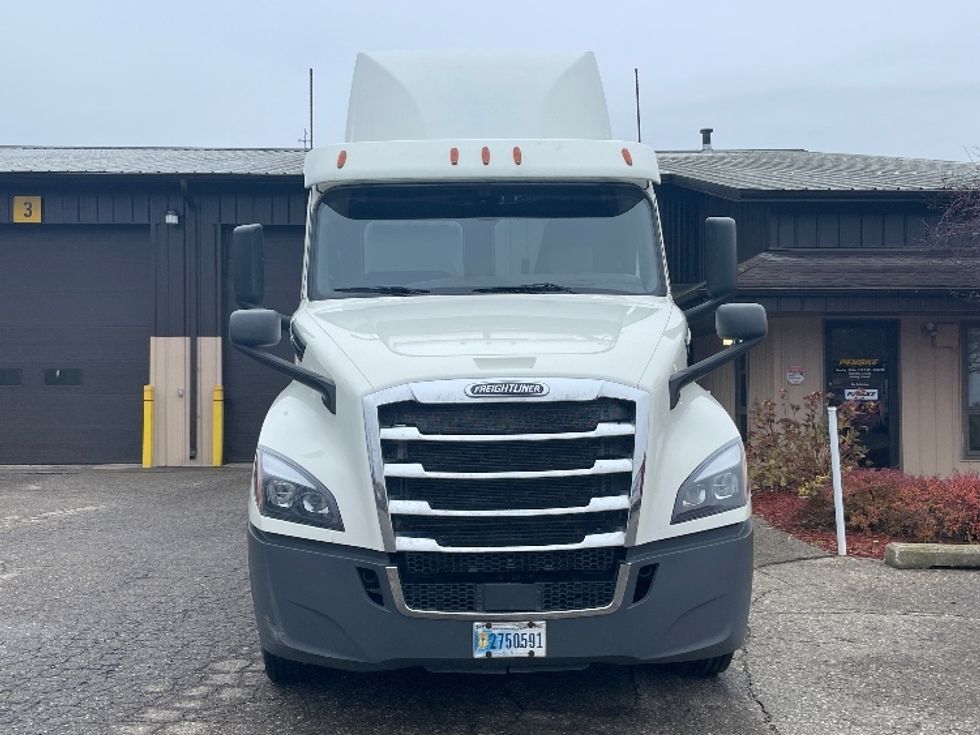 Day Cab Tractor-Heavy Duty Tractors-Freightliner-2019-T12664ST-Battle Creek-MI-411,802\n\t\tmiles-$ 51,250 - Image 2