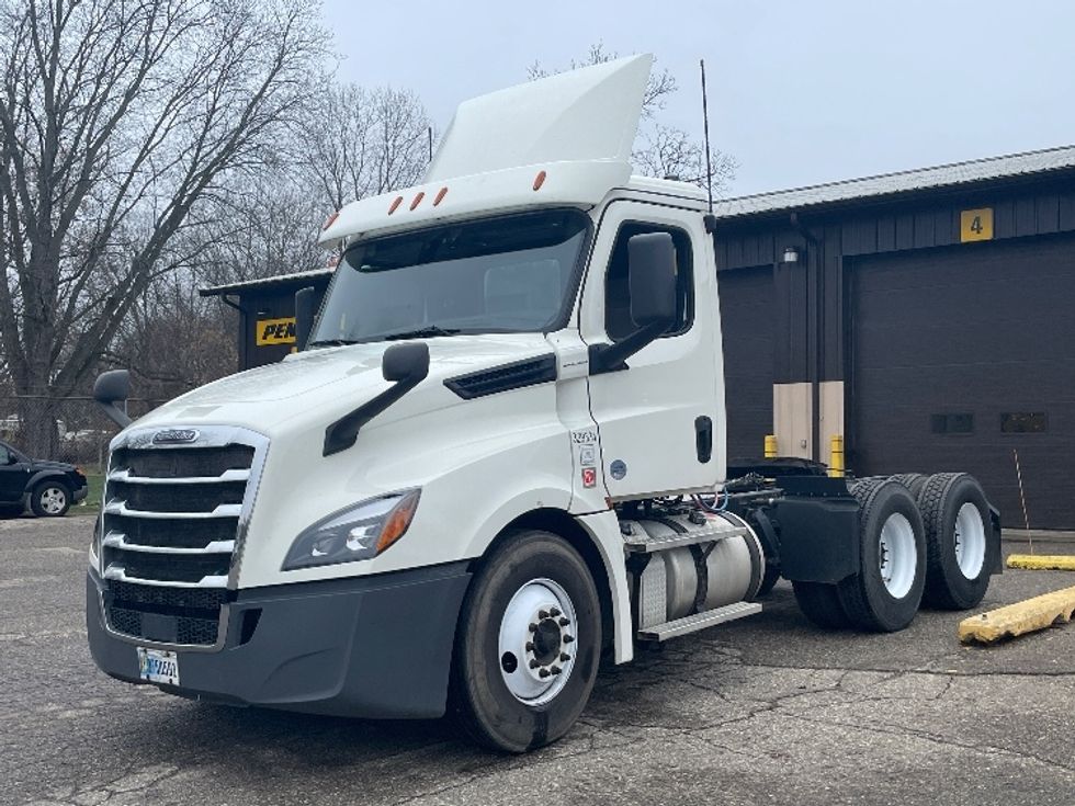 Day Cab Tractor-Heavy Duty Tractors-Freightliner-2019-T12664ST-Battle Creek-MI-411,802\n\t\tmiles-$ 51,250 - Image 3