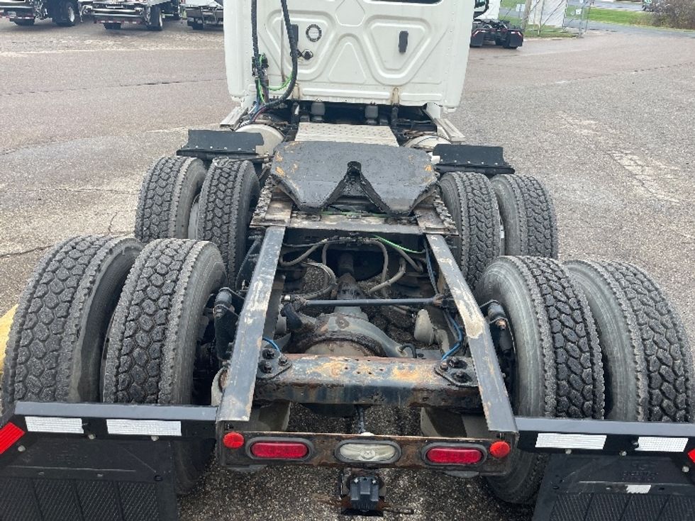 Day Cab Tractor-Heavy Duty Tractors-Freightliner-2019-T12664ST-Battle Creek-MI-411,802\n\t\tmiles-$ 51,250 - Image 6
