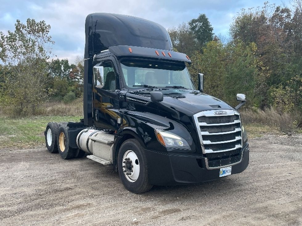 2019 Freightliner T12664ST Day Cab Tractor